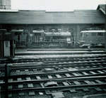 SBB Dampflok E 4/4: Die Loks 8801/2 und 8851-8856 stammten von 1914/15 und wurden 1961-66 ausgemustert. Im Bild steht Lok 8853 neben dem Depot Basel SBB, 1.August 1964. 