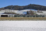 Verein Historische Eisenbahn Emmental VHE
Verein Dampf-Bahn Bern DBB
Fonduefahrt des VHE mit Traktion DBB.
Dampfzug mit Eb 3/5 Habersack Nr. 5810, ehemals SBB, bei Kleindietwil am 19. Januar 2019.
Foto: Walter Ruetsch