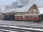 DBB - Dampflok Eb 3/5  11  mit Speisewagen    EMMENTALERSTUBE    WR 50 38 88-03 901-8 im Bahnhofsareal von Burgdorf am 14.02.2009