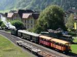 Exkursionszug mit Lok Nr. 5, eine Ec 3/3 der SLM von 1936, im Depot Erstfeld, 1.10.2011.