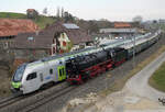 Gemütlicher Sonntagsausflug vom 13. März 2022 mit der Dampflok 01 202 PACIFIC bei Bundkofen anlässlich einer Zugskreuzung mit einem RABe 515  MUTZ  der BLS.
Foto: Walter Ruetsch