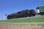 Die Mountain fährt am 18.04.2026 mit einigen Wagen des Nostalgie-Rhein-Express rückwärts von Laufenburg nach Koblenz.