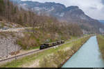Am 18.04.2021 ist G 3/4 208 der Ballenberg-Dampfbahn auf Instruktionsfahrt von Meiringen nach Interlaken Ost und konnte hier vor Brienzwiler aufgenommen werden.