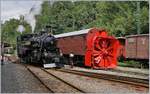 Die Blonay Chamby Bahn BFD HG 3/4 N° 3 rangiert neben der Bernia Bahn Dampfschneeschleuder in Chaulin.