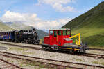 Im Hintergrund wartet die Lok BFD 9 (ex Brig-Furka-Disentis-Bahn) auf die Weiterfahrt Richtung Gletsch - Oberwald.