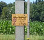 Dieses recht eindeutige Schild habe ich an jedem Oberleitungsmast zwischen Lyssach und Hindelbank gefunden.
