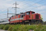Der Tm 232 310-3 schleppt die drei GTWs und die Re 4/4 II 11109 auf ein Nebengleis. Dort werden die drei GTWs abgekoppelt. Nach einem Rangiermanöver kehrt der Rest wieder zum Bahnhof Kaiseraugst zurück und wird an die im Bahnhof verbliebene Re 4/4 II 11114 und den Personenwagen angekuppelt.