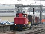 SBB - Tm 2/2  234 011-5 bei Rangierfahrt im Bahnhofsareal von Rapperswil am 01.03.2012