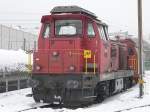 SBB - Bm 4/4  18443 vor dem Hilfszug im Depotareal in Biel/Bienne am 11.01.2009