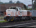 Sersa Gleisbau - Lok 92 85 8 843 154-6 bei  Rangierarbeiten im Bahnhof von Aarberg am 06.10.2019