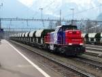 SBB - Am 843 mit Gterzug bei der Durchfahrt im Bahnhof von Erstfeld am 08.04.2009
