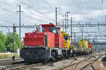 Am 841 015-1, zusammen mit dem XTms 40 85 95 85 595-3 und dem Tm 234 115-4, durchfahren den Bahnhof Pratteln.