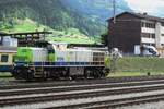 Am 30 Juni 2013 steht BLS 843 504 in Frutigen. Der  schrägen  Schlierenwagen links im Bild war Teil einer Demonstration der Rettungspersonal von BLS. Mit Mann und Gerät wird anschaubar gemacht, wie die BLS ein gekippter Zug evakuieren kann. 