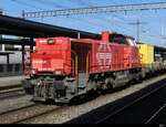 SBB - Am 843 021-7 mit 2 Güterwagen im Bahnhof von Weinfelden am 12.05.2022