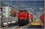 Parallelfahrt der Am 843 028-2 mit RE1245 der RhB in Chur Wiesental. (20.11.2014)