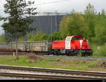 Stahlwerk Gerlafingen - Lok 847 005-6 mit einigen Güterwagen unterwegs am 21.04.2024 ... Standort des Fotografen auf dem Perron 1 im Bhf. Gerlafingen
