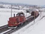 Bm 4/4 18428 berquert am 16.2.05 mit einem kleinen Gterzug die Reussbrcke zwischen Oberrti und Rotkreuz