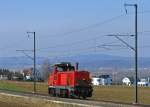 Whrend ich nahe Kreuzlingen auf die Ide Suisse Werbelok wartete, kam vllig berraschend Bm 4/4 18441 dahergefahren. Glcklicherweise gibt es Bahnbergnge mit Warnanlagen, die einen aus dem Halbschlaf wecken... (23.Mrz 2010)