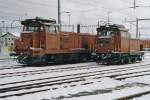 SBB: Zusammentreffen von Bm 4/4 18413 und Em 3/3 18815 in Solothurn HB im Winter 2004. Das SBB-Dienstgebäude links im Bilde wurde nach einem Brand abgebrochen.
Foto: Walter Ruetsch 