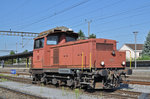 Em 3/3 18825 steht auf einem Nebengleis beim Bahnhof Kaiseraugst. Die Aufnahme stammt vom 30.08.2016. 