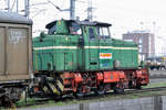 Em 3/3 837 802-8 steht auf einem Nebengleis beim Bahnhof Muttenz. Die Aufnahme stammt vom 13.11.2016.