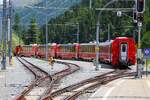 RhB Rangierlok Tm 2/2 112 am 05.07.26 in St. Moritz beim Rangieren mit Bernina Express Wagen