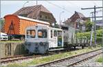 Obwohl die Strecke von Sumiswald-Gr�nen nach Gr�nen nur sporadisch im Museumsbahnverkehr bedient wird, war neben der E 3/3 853, etwas versteckt, auch dieser Tm II zu sehen. Zwischen 1950 bis 1969 baute RACO (Robert Aebi AG, Z�rich) gut 250 Tm II mit den Nummern 601 - 853 f�r die SBB, sowie weitere f�r einige Privatbahnen bzw. die Meterspurige Br�nigbahn.
Die Tm II wurden f�r vorwiegend f�r den Baudienst aber auch f�r den Rangierdienst verwendet. Und einige Tm II sind auch heute noch zu sehen bzw. im Einsatz. Hier zeigt sich der Tm II 98 85 5230 514 CH IRSI, der Tm wurde als Tm 14 im Jahre 1975 an die EBT geliefert und tr�gt die Fabriknummer RACO 1826.
 
14. Juni 2025 