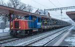 Tm 232 141 rangiert am 26. Februar 2018 mit einem kurzen Güterzug mit Militärtransport im Bahnhof Wetzikon.