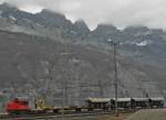 Vor dem Walensee und den teilweise wolkenverhüllten Churfirsten hat bei Unterterzen Tm 234 084-2 am 16.03.2014 Sonntagsruhe.