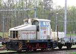 Die zweiachsige Henschel (Diesel-)Lok Greuter AG Tm 237 966-7 (Tm 2/2 Nr. 966 | CH-GREUTER 98 85 5237 966-7)steht im Bild auf einem Abstellgleis im kleinen Vorbahnhof von Bülach. Mittwoch, 5. April 2017