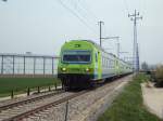 BLS RE Bern - Neuchatel  mit Steuerwagen 991 voraus in Mntschemier, am Schluss die Re 420.