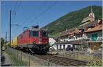 Die SBB Re 4/4 II 11265 (420 265-1 ) ist mit eine Postzug bei Ligerz auf der Fahrt in Richtung Biel/Bienne. 

11. Juli 2025