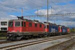 Der Tmf 232 310-8 wird an die Loks Re 420 332-9, Re 620 007-5 und Re 620 082-8 angekuppelt und der Zug wird auf ein Nebengleis beim Bahnhof Kaiseraugst verschoben.