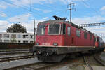 Re 420 332-9 f�hrt am 22.10.2026 als erste Lok auf das Nebengleis beim Bahnhof Kaiseraugst.
