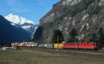 11182 und 11624 mit einem KLV Zug gen Italien bei Biasca 29.12.10