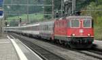 Mit 2 Kompositionen Chur-Brssel als IR Basel-Zrich HB fhrt die Re 4/4  11179 am 01.09.11 in Stein-Sckingen ein.