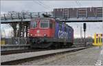 Die SBB Re 4/4 II 11383 / Re 421 383-1 rangiert in Lindau HBF.