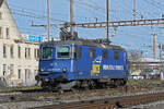 Re 430 115-6 der WRS durchfährt am 03.03.2026 solo den Bahnhof Pratteln.