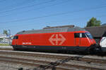 Re 460 045-8 wird am 11.08.2025 durch den Bahnhof Rupperswil geschleppt.