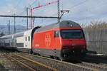 Re 460 065-6 durchfährt am 02.02.2026 den Bahnhof Gelterkinden.