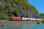 Re 460 062-3 fährt am 23.04.2025 Richtung Bahnhof Interlaken West.
