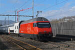 Re 460 051-6 durchfährt am 02.02.2026 den Bahnhof Gelterkinden.