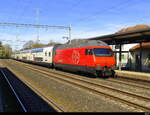 SBB - 460 020-1 vor IC bei der durchfahrt im Bahnhof Sissach am 06.04.2026
