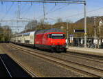 SBB - 460 027-6 vor IC bei der durchfahrt im Bahnhof Sissach am 06.04.2026