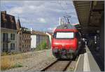 Die SBB Re 460 059 (91 85 4 460 059-9 CH-SBB) schob den IR 95 von Brig nach Lausanne, wo der Zug endet. Nicht unabsichtlich habe ich auch die Geb�ude links mit ins Bild integriert. 

22. August 2026