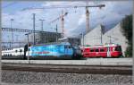 Re 460 020-1 und Be 4/4 512 Pendel der RhB vor den Neubauten und rechts der Hauptwerkst�tte Chur kurz vor dem Abbruch.