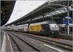 Die SBB Re 460 028 (Re 460 91 85 4 460 028-4 CH-SBB) tr�gt die gef�llige Werbedekoration    Schweizer Wanderwege / Suisse Rando / Sentieri Svizzeri / Sendas Svizras . wobei die Lok wahrscheinlich mit der gelben Front noch besser wirkt. Nachdem ich die Lok bereits bei der Fahrt nach Gen�ve fotografieren konnte, war es nicht schwierig, die R�ckleistung als IR 90 1819 herauszufinden und die Lok in Lausanne nochmals zu fotografieren, wobei bei diesem Bild die Seitenwand etwas besser zu Geltung kommt, mir aber noch die Gegenseite fehlt.

4. Juni 2026