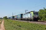 Mit dem  LKW Walter -KLV (Novara Boschetto - Geleen-Lutterade) fuhr am Vormittag des 02.06.2020 die Re 475 401  BLS Cargo. Die Alpinisten. bei Hügelheim über die Rheintalbahn in Richtung Freiburg (Breisgau).