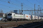 Siemens Vectron 476 452-8 durchfährt am 05.02.2026 den Bahnhof Pratteln.