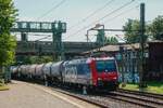 482 001-5 SBB Cargo mit Kesselzug in Hamburg Harburg, August 2025.